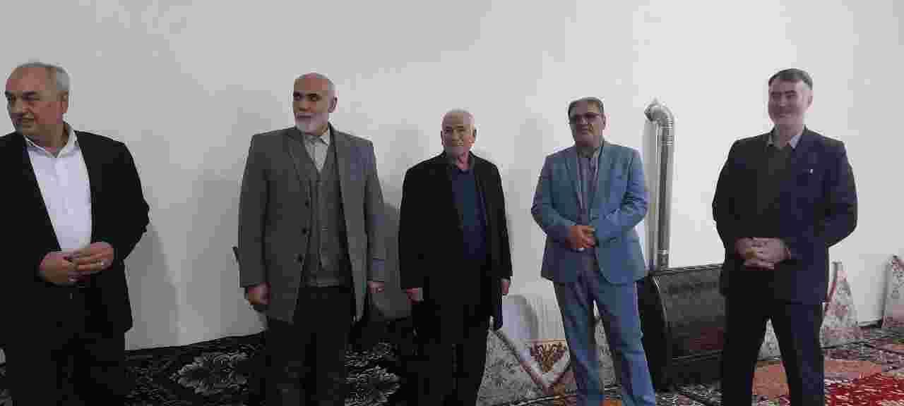 بازدید معاون استاندار و فرماندار شهرستان خوی از فعالیت‌های ستاد بازسازی خیریه عترت بوتراب