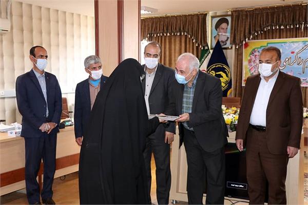 اهدای 194 لپ‌تاپ به دانش‌آموزان و دانشجویان بوتراب در استان چهارمحال‌وبختیاری 1