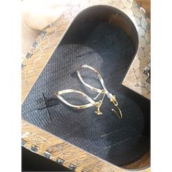 عیدی پدر معنوی به دو فرزند کرمانشاهی