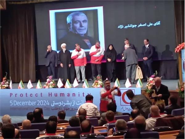 تقدیر از مدیرعامل بوتراب در آیین نکوداشت جمعیت هلال احمر 4