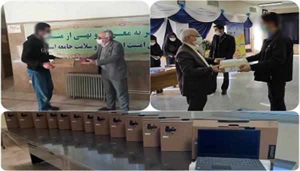 اهدای 160 لپ‌تاپ به دانش‌آموزان و دانشجویان بوتراب در استان کرمانشاه