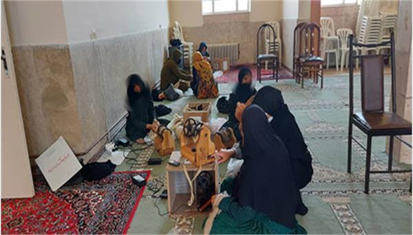 The start of the spinning training course with the machine in Chaharmahal Bakhtiari Province