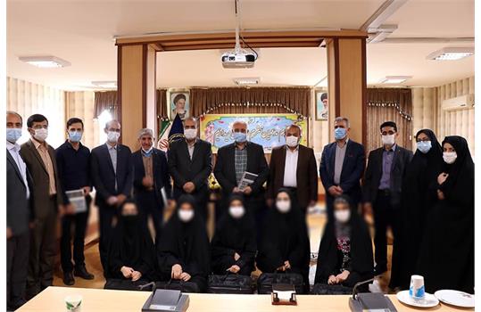 اهدای 194 لپ‌تاپ به دانش‌آموزان و دانشجویان بوتراب در استان چهارمحال‌وبختیاری 4