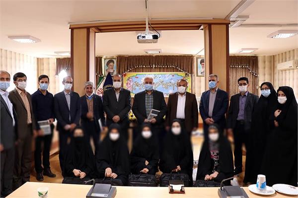 اهدای 194 لپ‌تاپ به دانش‌آموزان و دانشجویان بوتراب در استان چهارمحال‌وبختیاری 4