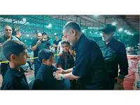 تقدیر بنیانگذار بوتراب از کودکان و نوجوانان حاضر در موکب ابی تراب