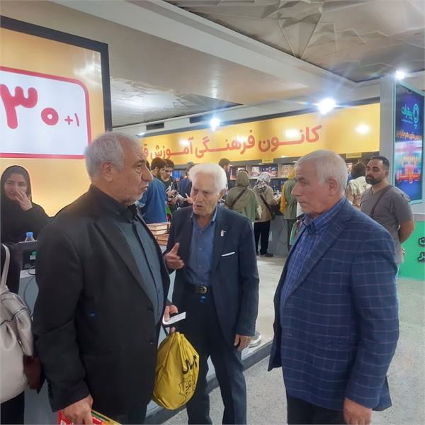 بازدید از غرفه کانون آموزشی قلمچی در سی و پنجمین نمایشگاه بین المللی کتاب تهران1