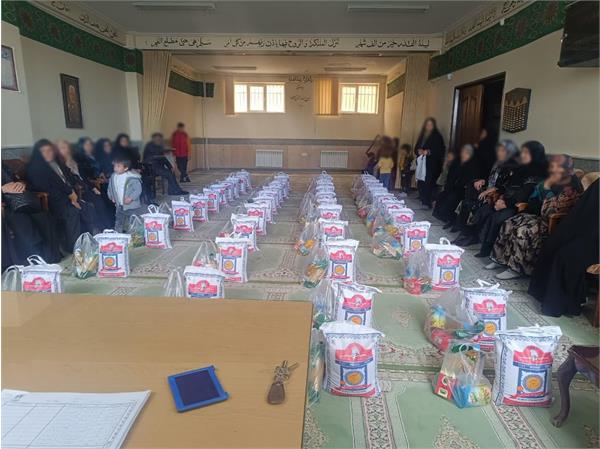 دیدار با خانواده‌های ایتام و توزیع بسته‌های معیشتی در آذربایجان شرقی