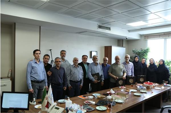 مراسم بزرگداشت روز معلم در دفتر موسسه 4