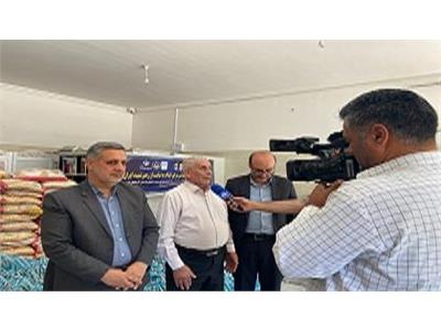 توزیع یک‌هزار بسته معیشتی میان تمامی خانواده‌های ایتام آذربایجان غربی به نیابت از رهبر شهید