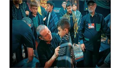 تقدیر سیدناصر محمدسیدی از زائران کودک و نوجوان حاضر در موکب ابی‌تراب