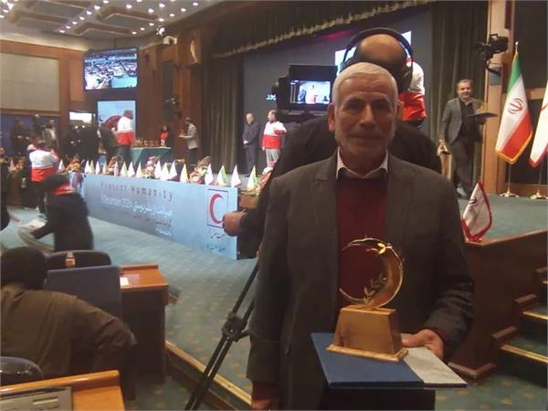 تقدیر از مدیرعامل بوتراب در آیین نکوداشت جمعیت هلال احمر 6