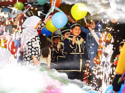جشن تولد 53 نفر از ایتام زیر 13 سال در خوی برگزار شد