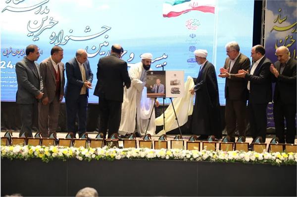 رونمایی از کتاب زندگی‌نامه بنیان‌گذار 4