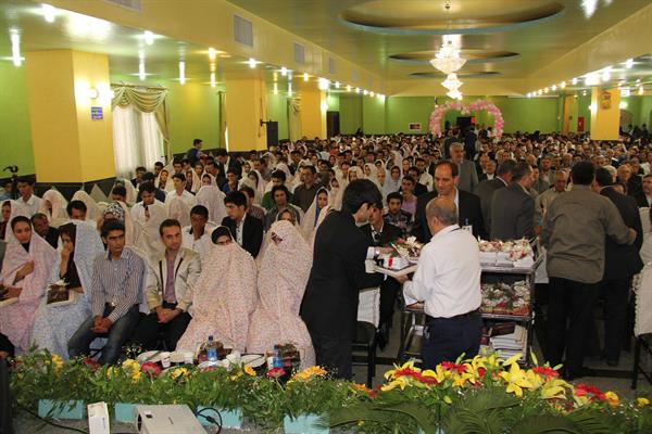 تصاویر مربوط به مراسم ازدواج 214 زوج جوان در خوی 26