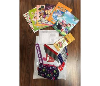 اهدای کیف و پک لوازم‌التحریر به فرزندان بوتراب در استان آذربایجان غربی در راستای کمپین عطر مهر