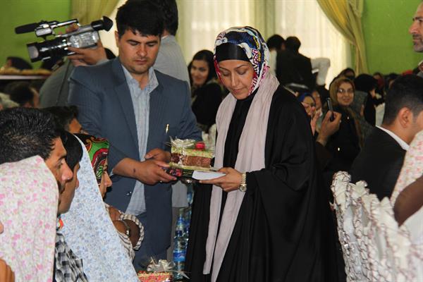تصاویر مربوط به مراسم ازدواج 214 زوج جوان در خوی 27